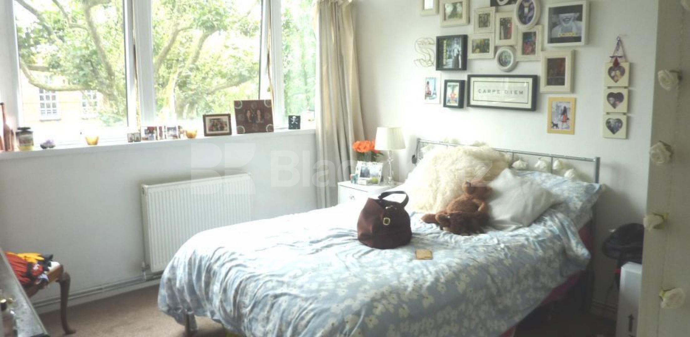 			MINUTES TO CANAL & TUBE & GOOD FOR 4 SHARERS! , 3 Bedroom, 1 bath, 1 reception Flat			 Shirland Road , WARWICK AVENUE 